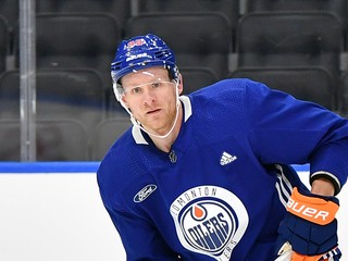 Corey Perry v drese Edmontonu Oilers.