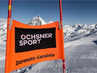 Bránka na zjazdovke v Zermatte-Cervinii. 