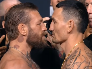 McGregor s Hollowayom na vážení.