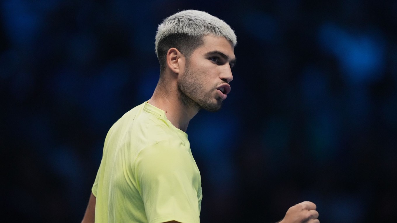 Carlos Alcaraz počas semifinálového zápasu na Turnaji majstrov 2025.