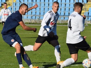 Košická Lokomotíva (v modrom) nebude hrať v Čermeli. Cejkov skončil a dostal zákaz. 