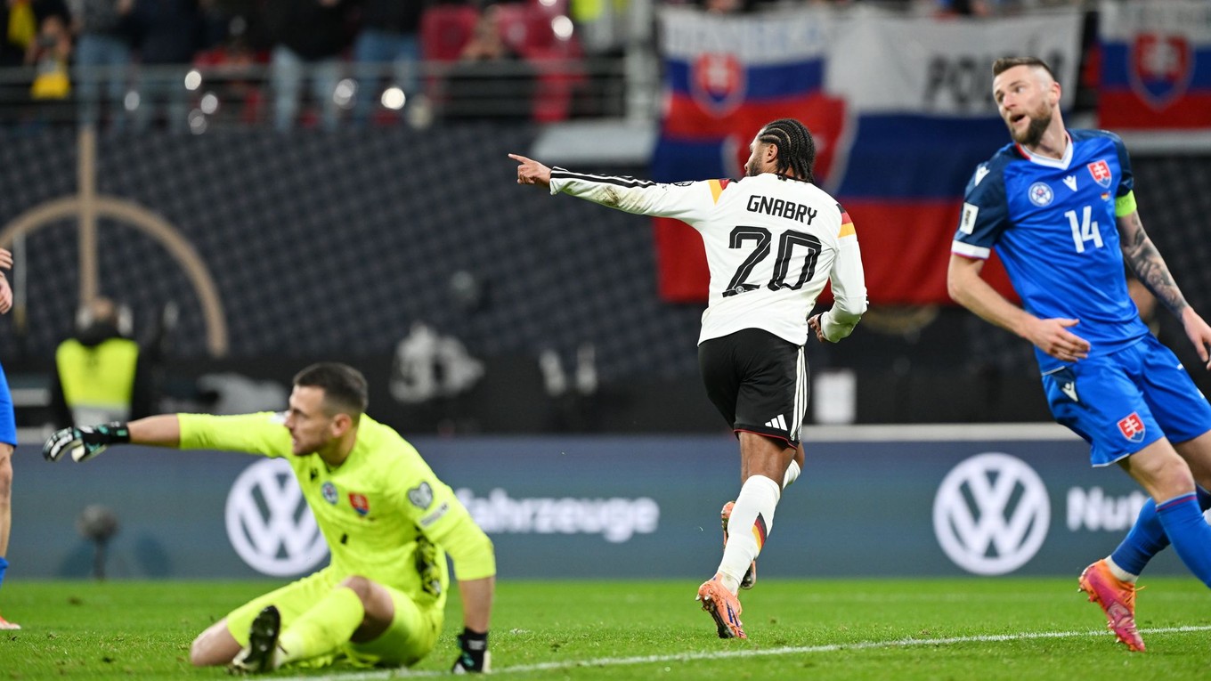 Brankár Martin Dúbravka ani kapitán Milan Škriniar nezabránili skórovať Sergeovi Gnabrymu.