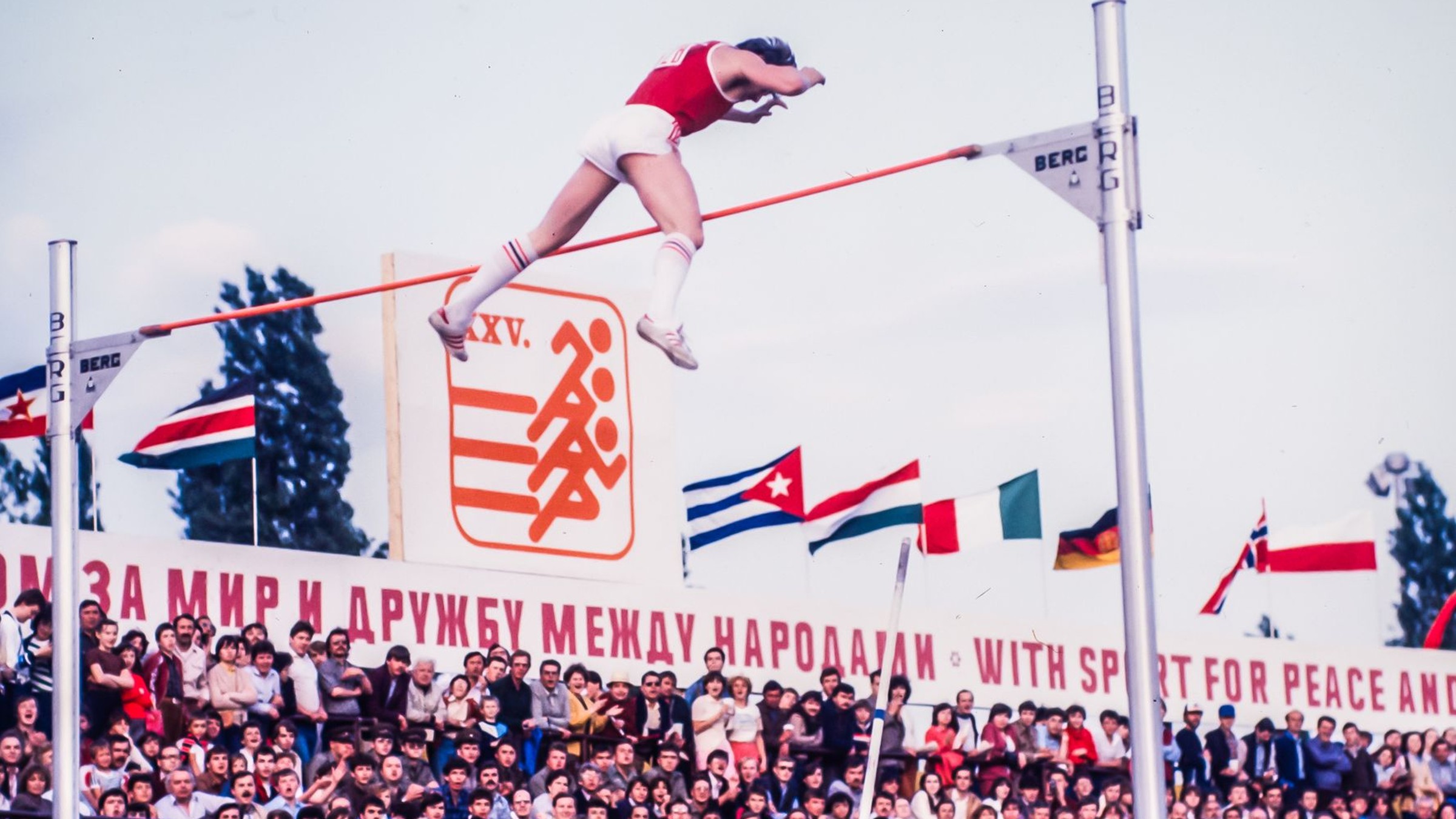 Jeden z dvoch svetových rekordov v histórii P-T-S, Sergej Bubka nad latkou vo výške 585 cm v roku 1984.