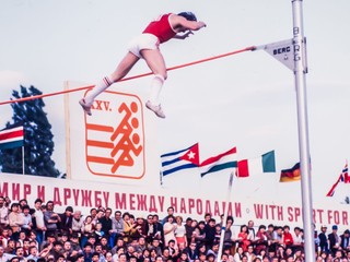 Jeden z dvoch svetových rekordov v histórii P-T-S, Sergej Bubka nad latkou vo výške 585 cm v roku 1984.
