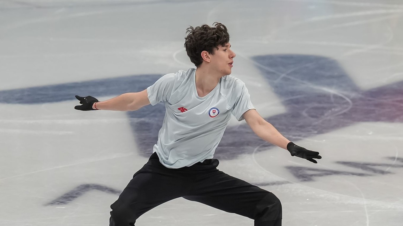 ONLINE: Adam Hagara dnes ide krátky program v krasokorčuľovaní na ZOH 2026.