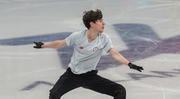 ONLINE: Adam Hagara dnes ide krátky program v krasokorčuľovaní na ZOH 2026.