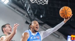 Momentka zo zápasu Tipos SBL.