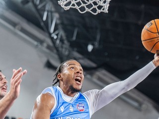 Momentka zo zápasu Tipos SBL.