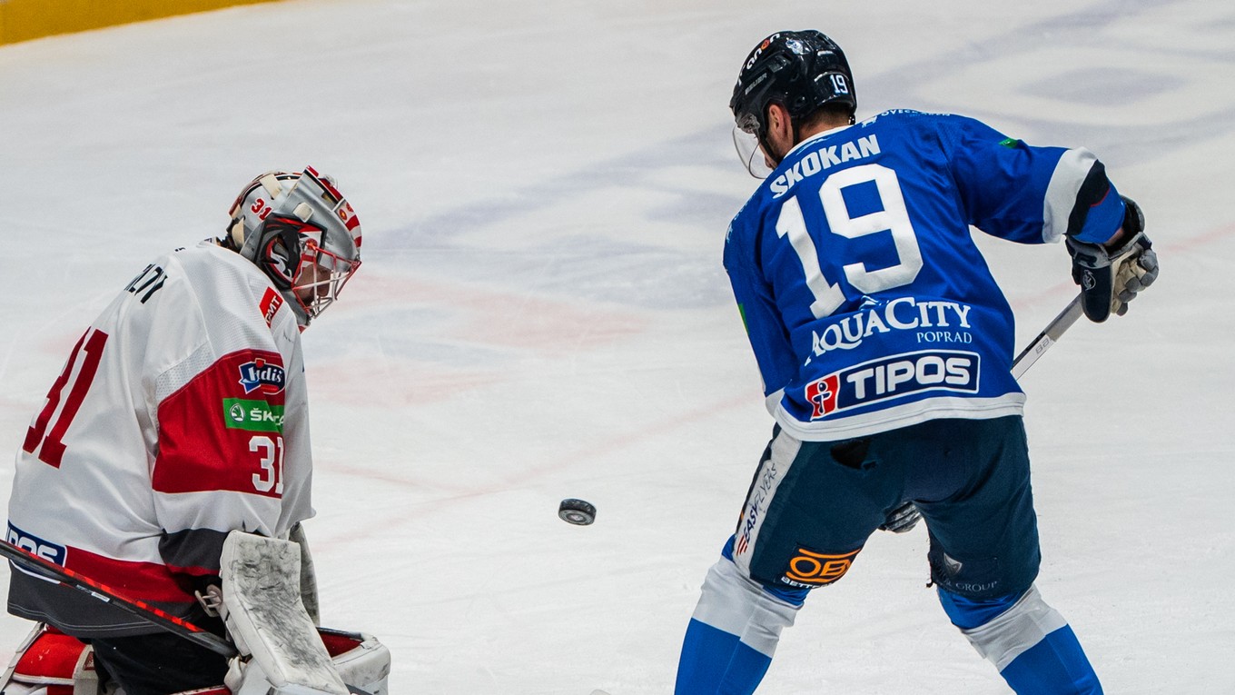 Dávid Skokan počas zápasu 25. kola hokejovej Tipos Extraligy.