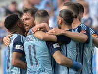 Hráči Slovana oslavujú gól