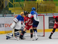 Fotka zo zápasu Slovensko - Kanada na MS v hokejbale hráčov do 16 rokov.