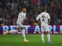 Kylian Mbappé a Dani Carvajal v zápase Ligy majstrov na pôde Lille