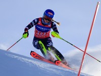 Mikaela Shiffrinová počas 1. kola slalomu v rakúskom stredisku Gurgl 2024.