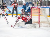 Martin Bučko (vľavo) v zápase Tipos extraligy Banská Bystrica - Nitra.