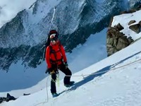 Lenka Poláčková pri výstupe na Mt. Vinson v Antarktíde.