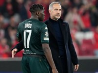 Tréner AS Monaco Adi Hütter na snímke s Wilfriedom Singom.