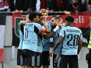 Radosť hráčov Slovana po strelení gólu proti Trnave.