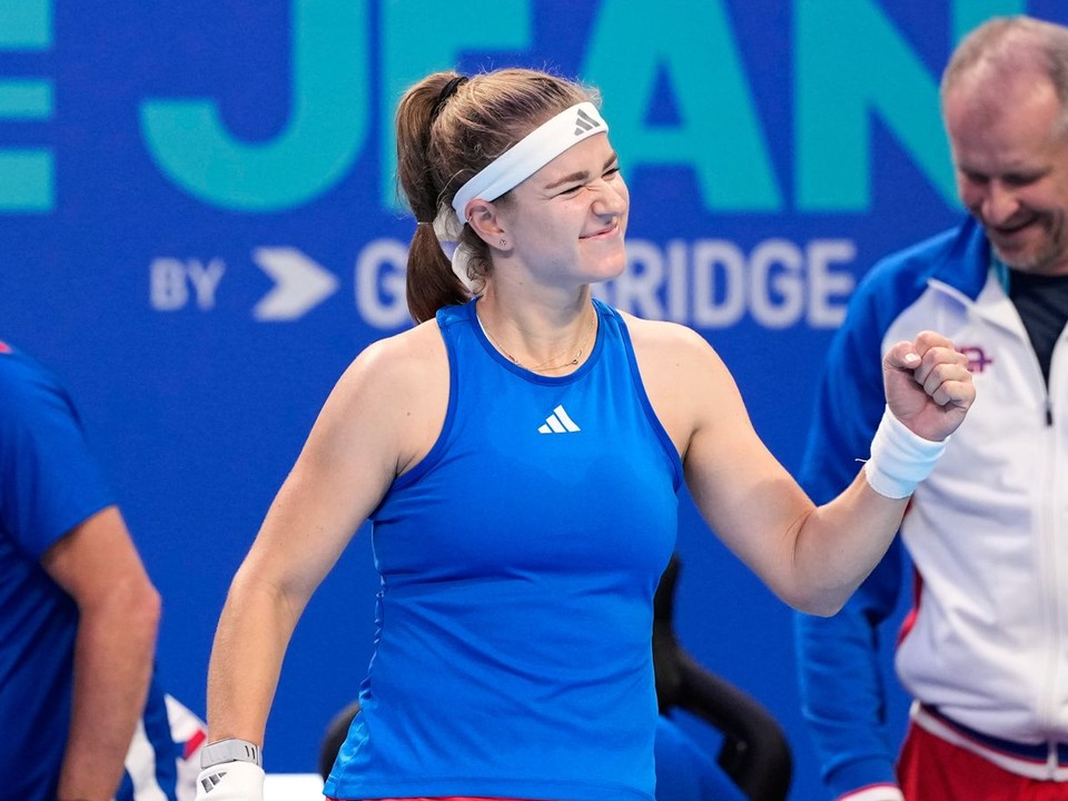 Karolina Muchová oslavuje víťazstvo v Pohári Billie-Jean Kingovej.