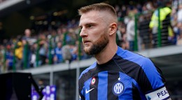 Milan Škriniar s kapitánskou páskou v Interi Miláno.