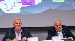 Prezident SZC Peter Prívara a zostavovateľ trasy pretekov Okolo Slovenska Stanislav Holec.
