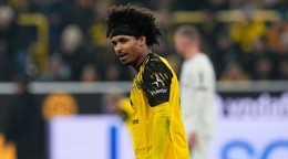 Karim Adeyemi v zápase proti Borussii Mönchengladbach.