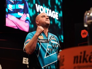 Rob Cross počas prvého hracieho dňa Slovak Darts Open 2026.