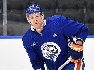 Corey Perry v drese Edmontonu Oilers.