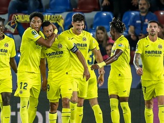 Futbalisti Villarreal CF sa tešia po strelenom góle.