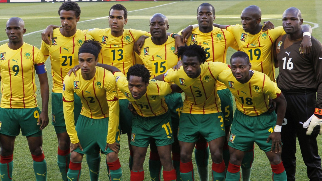 Kamerun na MS 2010, Joel Matip druhý zľava.