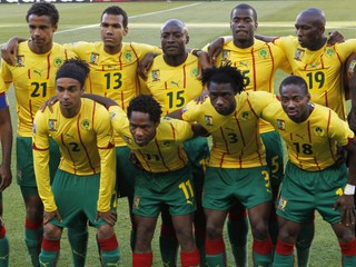 Kamerun na MS 2010, Joel Matip druhý zľava.