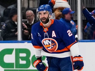 Na snímke je hokejista New Yorku Islanders Kyle Palmieri.