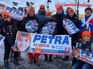 Slovenskí fanúšikovia v Söldene. 