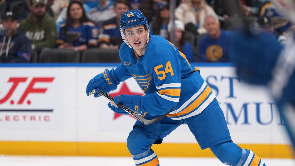 Slovenský hokejista Dalibor Dvorský v drese St. Louis Blues. 