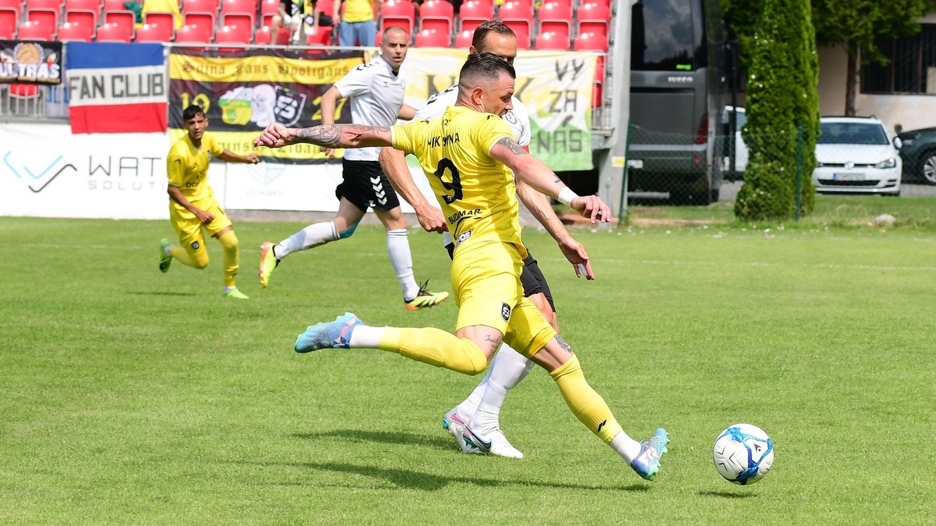 Erik Pačinda v zápase o postup do MONACObet ligy Snina - Lehota pod Vtáčnikom.