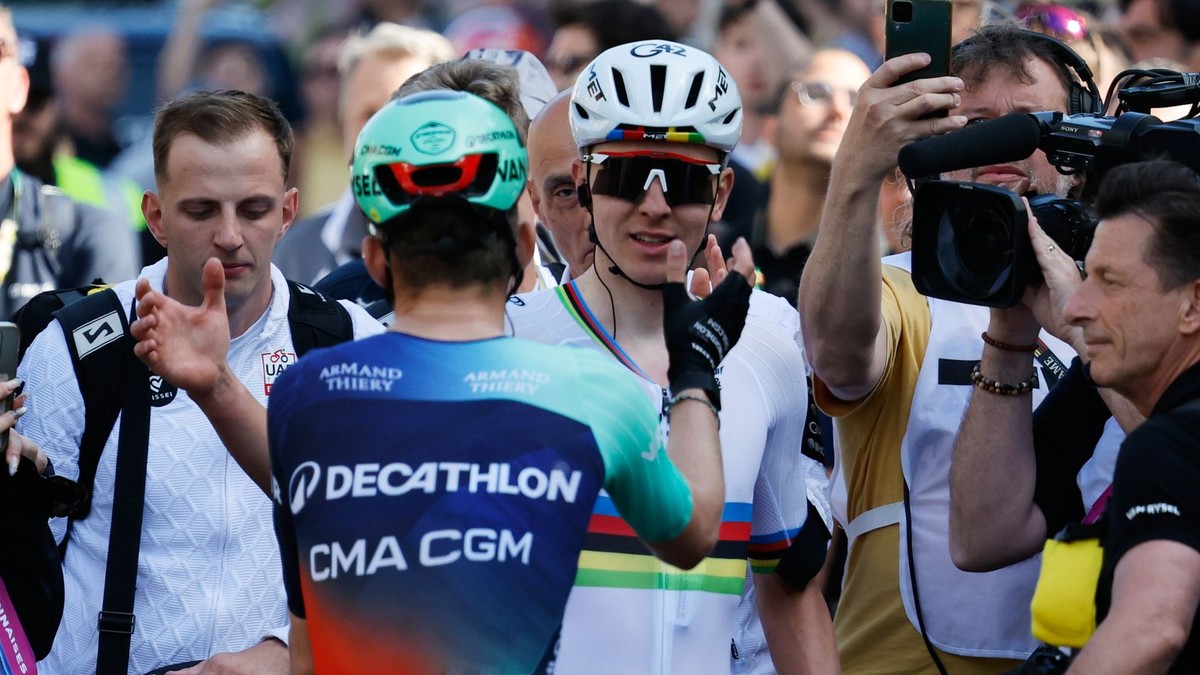 Tadej Pogačar a Paul Seixas po pretekoch Liége - Bastogne - Liége 2026.