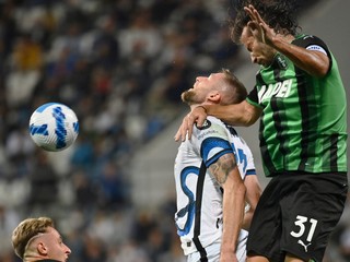 Milan Škriniar v zápase Sassuolo - Inter Miláno.