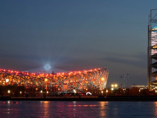 Otvárací ceremoniál aj ukončenie ZOH 2022 sa uskutočnia na Národnom štadióne v Pekingu, prezývanom Vtáčie hniezdo.