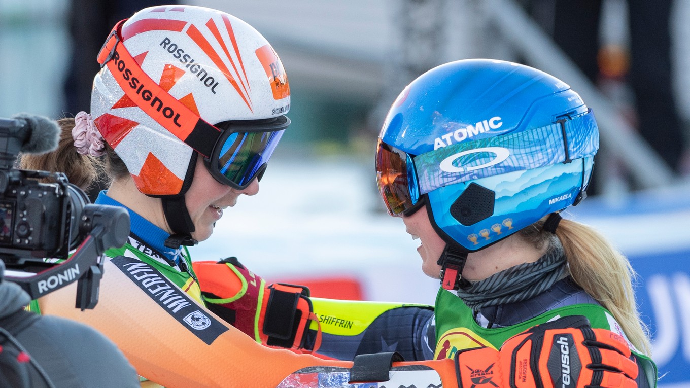 Petra Vlhová a jej rivalka Mikaela Shiffrinová.