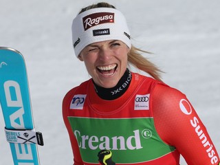 Lara Gutová-Behramiová sa teší zo štvrtého víťazstva v obrovskom slalome v sezóne. 