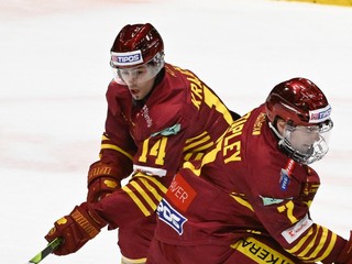 Brett Stapley (vpravo) a Andrej Krajčovič v drese HK Dukla Trenčín.