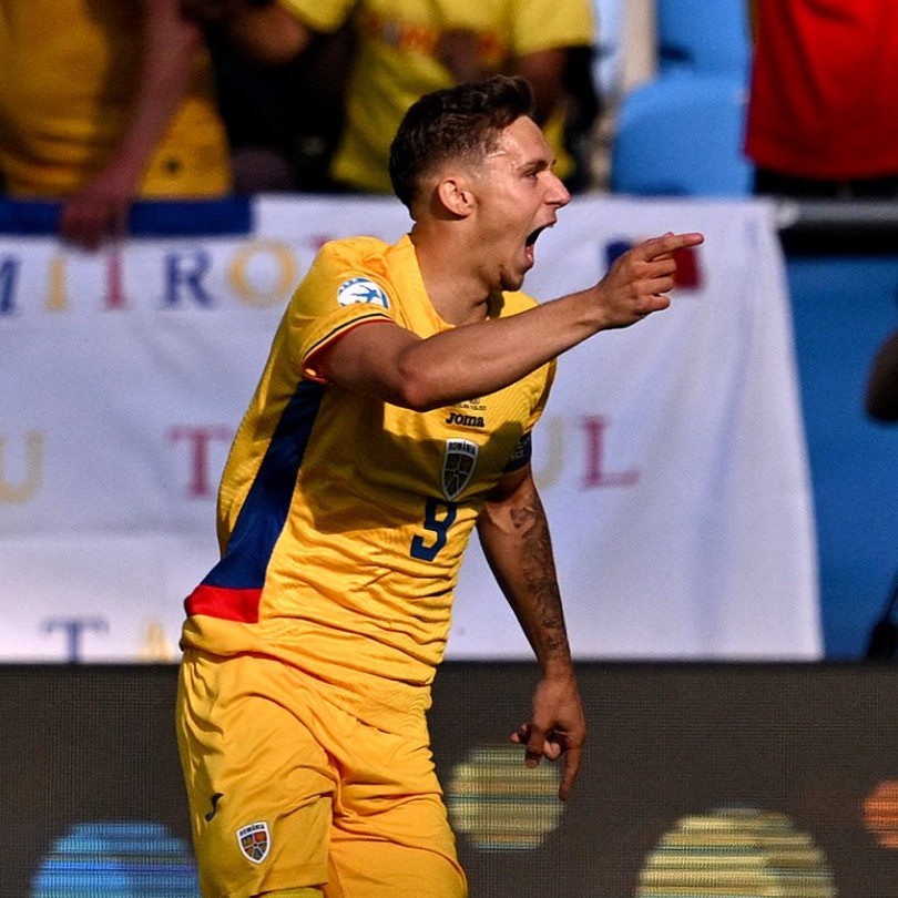 Louis Munteanu oslavuje gól do siete Španielska.