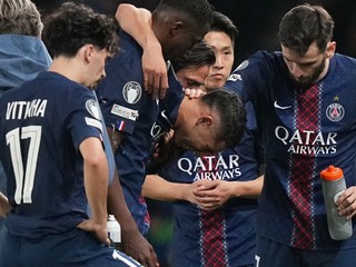 V strede snímky zranenný Achraf Hakimi.