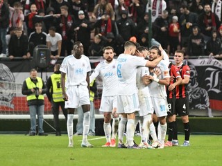 Radosť hráčov Slovana po strelení gólu  počas zápasu 11. kola futbalovej Niké ligy medzi FC Spartak Trnava a ŠK Slovan Bratislava.