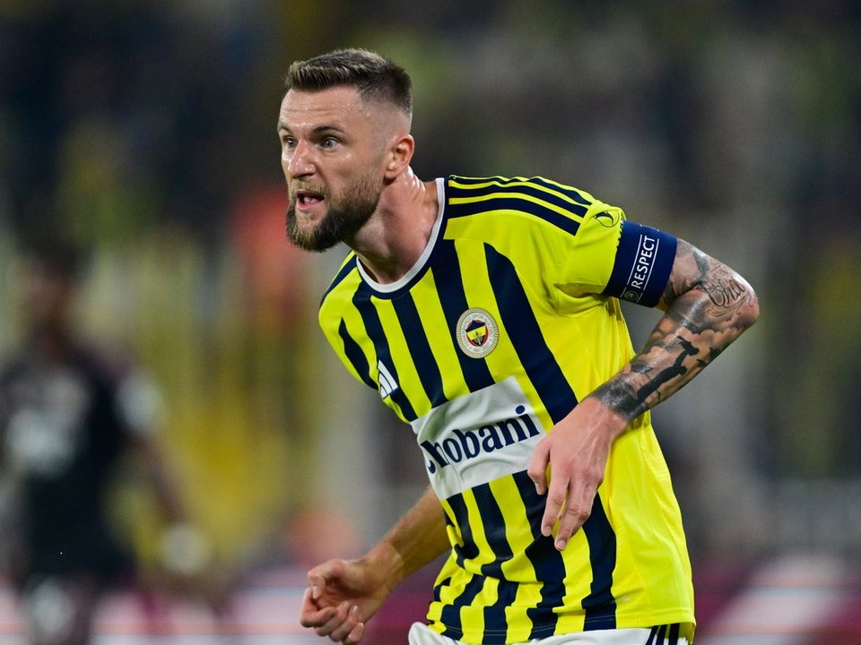 Slovenský hráč Fenerbahce Milan Škriniar reaguje v prvom zápase play off Ligy majstrov Fenerbahce Istanbul – Olympique Lyon