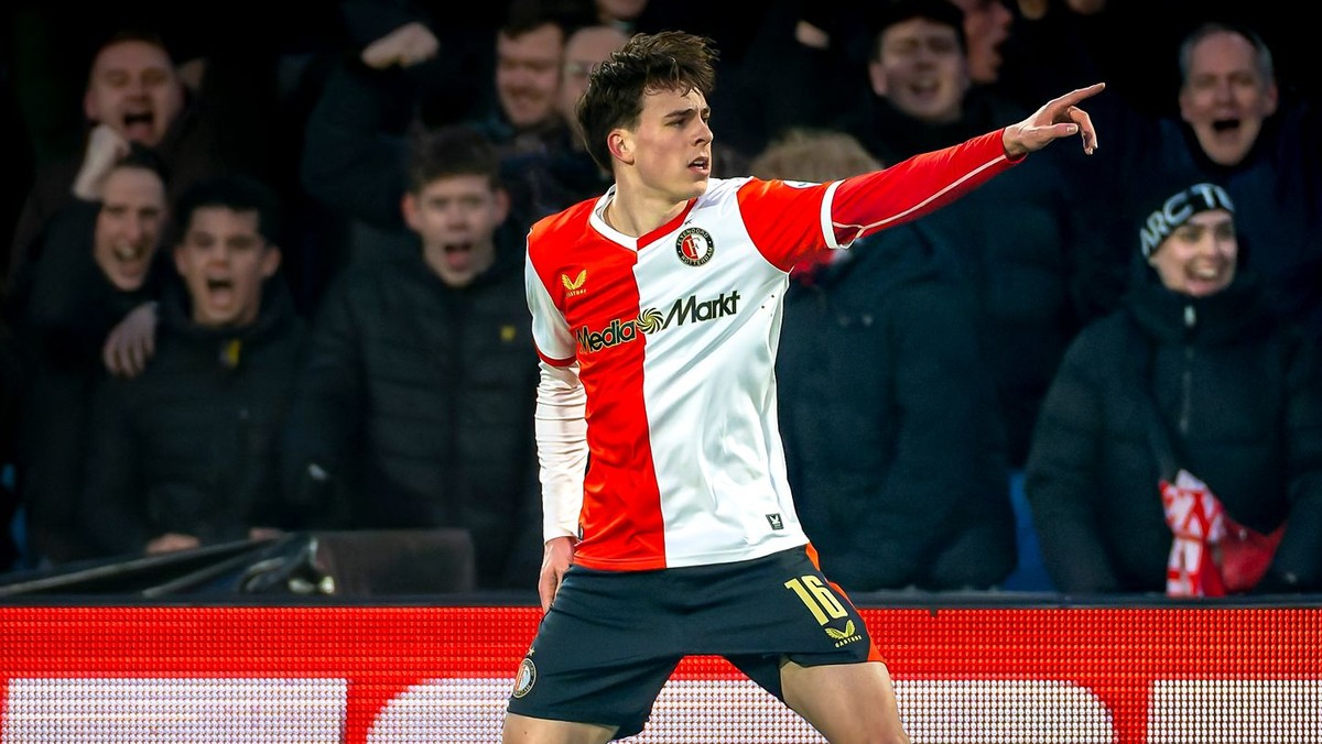 Leo Sauer oslavuje gól do siete Heracles Almelo.