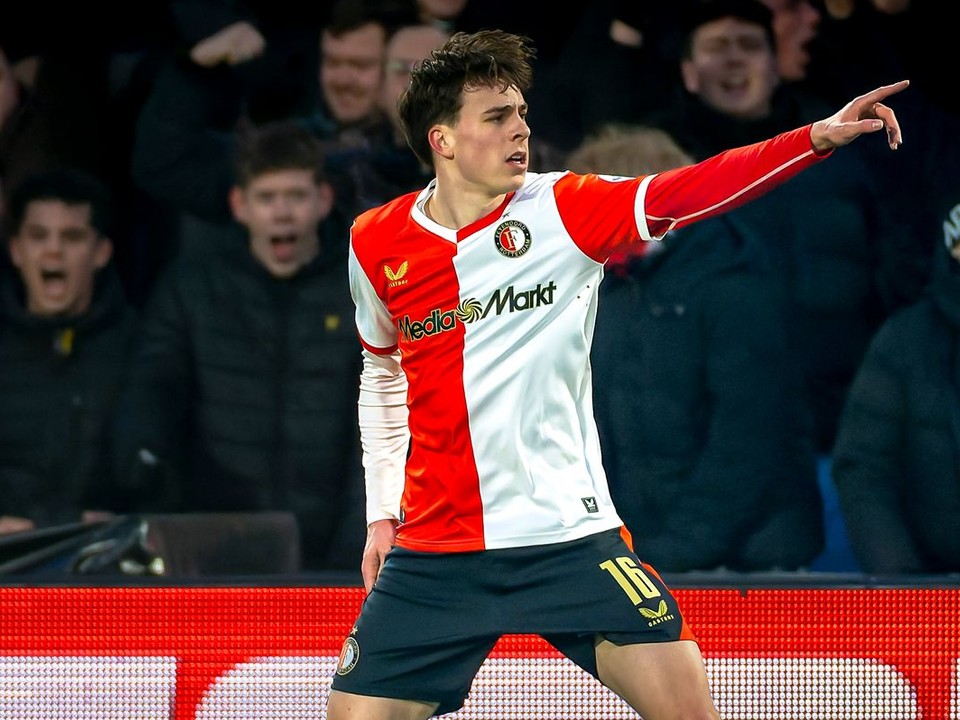 Leo Sauer oslavuje gól do siete Heracles Almelo.