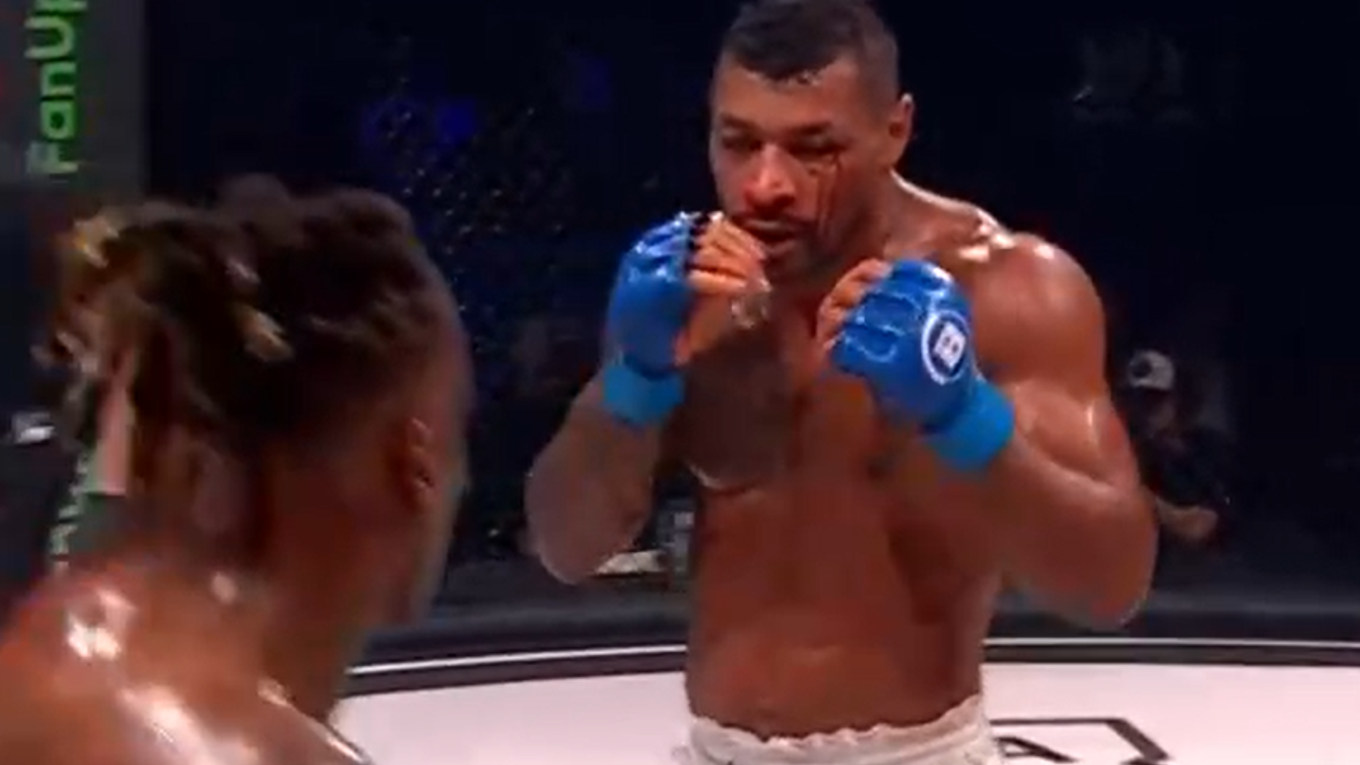 Rafael Xavier (vpravo) má za sebou premiéru v Bellator MMA. 