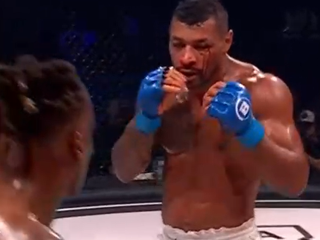 Rafael Xavier (vpravo) má za sebou premiéru v Bellator MMA. 