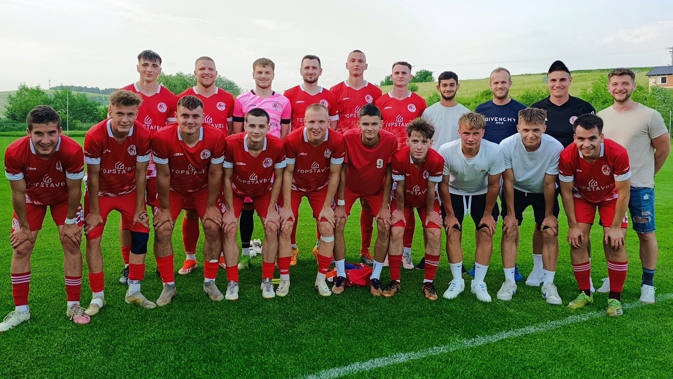 Futbalisti OFK Raslavice.