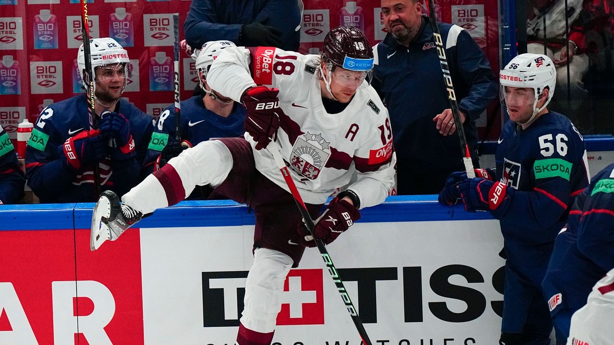 Lotyšský útočník Rodrigo Abols počas MS v hokeji 2023.